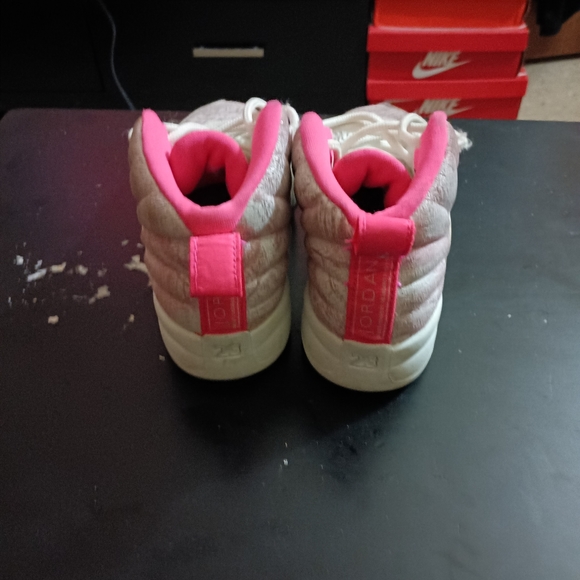 I'm selling these pre-owned little girls Jordan 12's In White/Pink - Picture 4 of 5
